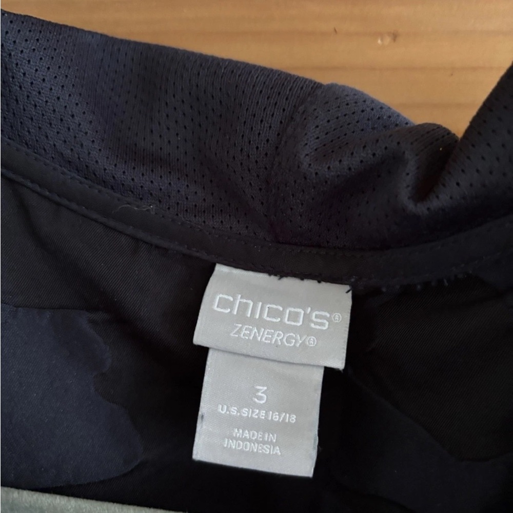 Chico's Zenergy Navy Embossed Camo Print Anorak Jacket Size 3=16/18 - Picture 6 of 8